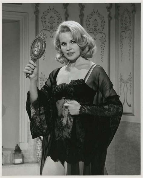 Carroll Baker Goes Nude in “The Carpetbaggers”